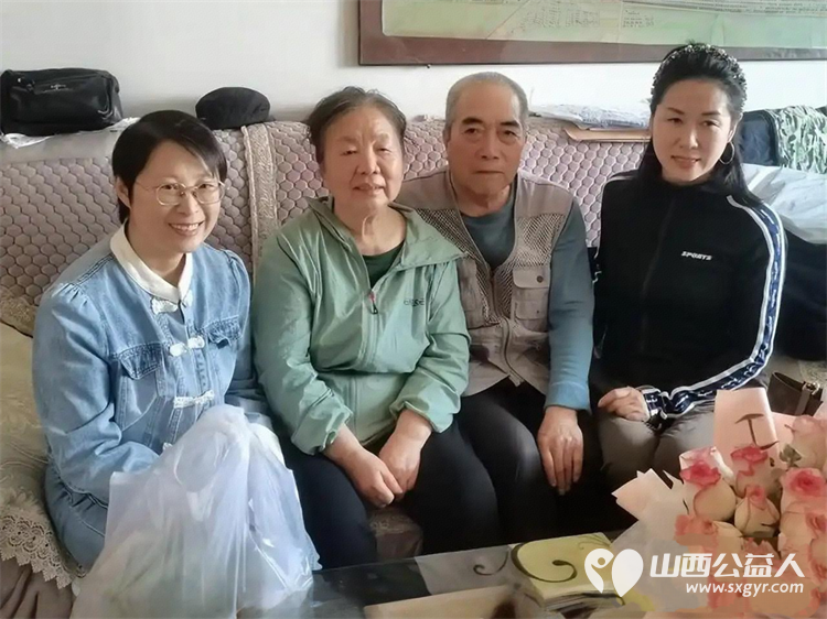 太原市烛光志愿服务中心组织常年陪伴志愿者携手爱心人士李旭英开展入户慰问特殊家庭老人活动为长期结对帮扶的老年群体送去贴心关怀与温暖问候 - 第5张