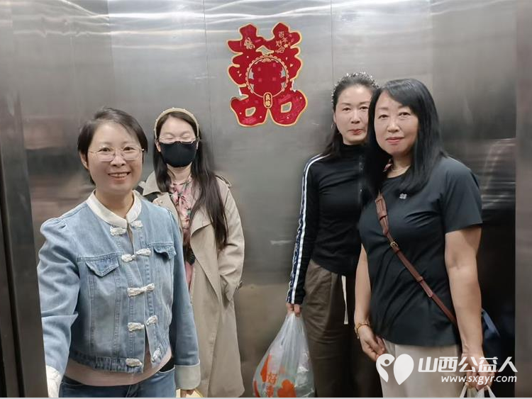 太原市烛光志愿服务中心组织常年陪伴志愿者携手爱心人士李旭英开展入户慰问特殊家庭老人活动为长期结对帮扶的老年群体送去贴心关怀与温暖问候 - 第11张