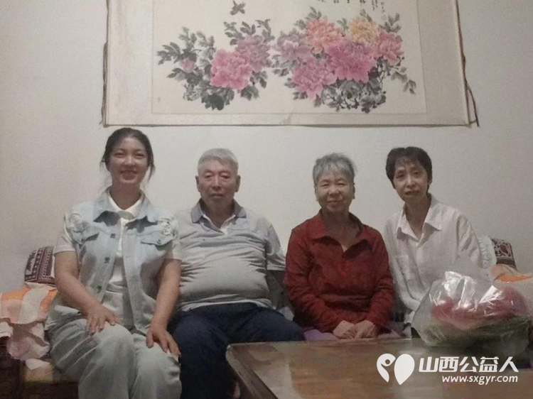 太原市烛光志愿服务中心组织常年陪伴志愿者携手爱心人士李旭英开展入户慰问特殊家庭老人活动为长期结对帮扶的老年群体送去贴心关怀与温暖问候 - 第8张