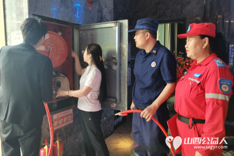 志愿护航守平安 防灾减灾显担当——吕梁市中志协救援队助力离石区消防救援局开展“5·12”消防宣传及重点场所实操培训活动 - 第5张