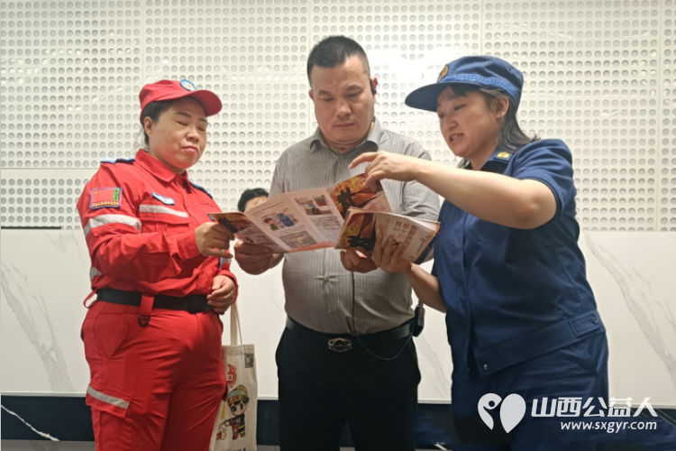 志愿护航守平安 防灾减灾显担当——吕梁市中志协救援队助力离石区消防救援局开展“5·12”消防宣传及重点场所实操培训活动 - 第3张