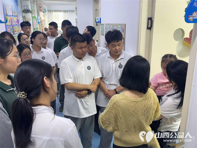 太原市通宝育杰学校高中部师生走进太原市灵星社区服务中心为孤独症孩子们捐赠卫生纸牙膏牙刷等生活物资 - 第7张 - 山西公益人 太原市通宝育杰学校高中部师生走进太原市灵星社区服务中心为孤独症孩子们捐赠卫生纸牙膏牙刷等生活物资 - 第7张