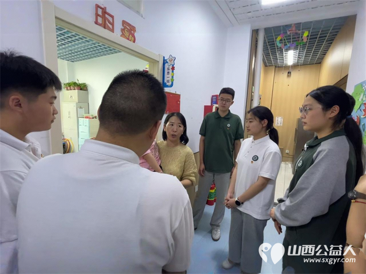 太原市通宝育杰学校高中部师生走进太原市灵星社区服务中心为孤独症孩子们捐赠卫生纸牙膏牙刷等生活物资 - 第8张 - 山西公益人 太原市通宝育杰学校高中部师生走进太原市灵星社区服务中心为孤独症孩子们捐赠卫生纸牙膏牙刷等生活物资 - 第8张