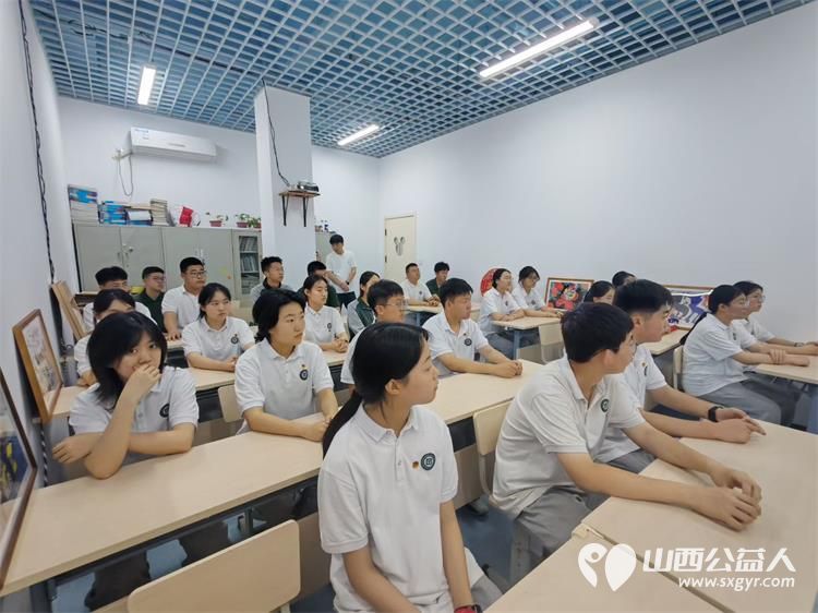 太原市通宝育杰学校高中部师生走进太原市灵星社区服务中心为孤独症孩子们捐赠卫生纸牙膏牙刷等生活物资 - 第6张 - 山西公益人 太原市通宝育杰学校高中部师生走进太原市灵星社区服务中心为孤独症孩子们捐赠卫生纸牙膏牙刷等生活物资 - 第6张