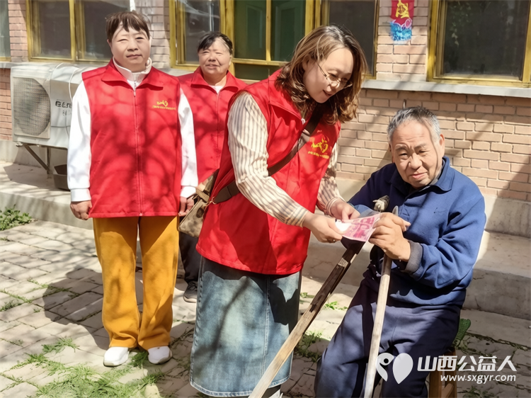 关爱孤残老人传递人间温情----忻州市爱心公益协会走进乡村慰问独居老人以实打实的暖心行动送去关怀与慰藉用微光善意守护老人安稳祥和的暮年时光 - 第4张 - 山西公益人 关爱孤残老人传递人间温情----忻州市爱心公益协会走进乡村慰问独居老人以实打实的暖心行动送去关怀与慰藉用微光善意守护老人安稳祥和的暮年时光 - 第4张