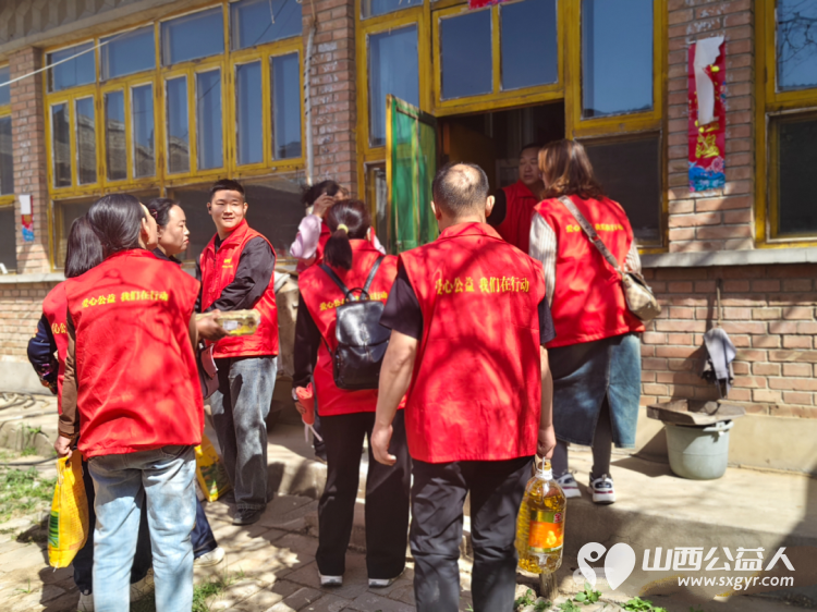 关爱孤残老人传递人间温情----忻州市爱心公益协会走进乡村慰问独居老人以实打实的暖心行动送去关怀与慰藉用微光善意守护老人安稳祥和的暮年时光 - 第5张 - 山西公益人 关爱孤残老人传递人间温情----忻州市爱心公益协会走进乡村慰问独居老人以实打实的暖心行动送去关怀与慰藉用微光善意守护老人安稳祥和的暮年时光 - 第5张