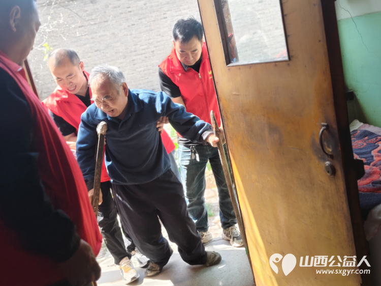 关爱孤残老人传递人间温情----忻州市爱心公益协会走进乡村慰问独居老人以实打实的暖心行动送去关怀与慰藉用微光善意守护老人安稳祥和的暮年时光 - 第6张 - 山西公益人 关爱孤残老人传递人间温情----忻州市爱心公益协会走进乡村慰问独居老人以实打实的暖心行动送去关怀与慰藉用微光善意守护老人安稳祥和的暮年时光 - 第6张