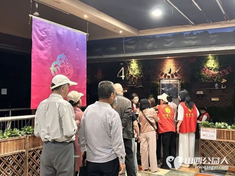 阳泉市义工联合会携阳泉九达国际影城联合邀请95位老人免费观看了热播电影《10间敢死队》让温暖陪伴点亮老人们的幸福时光 - 第5张 - 山西公益人 阳泉市义工联合会携阳泉九达国际影城联合邀请95位老人免费观看了热播电影《10间敢死队》让温暖陪伴点亮老人们的幸福时光 - 第5张