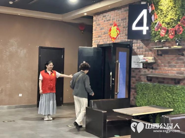 阳泉市义工联合会携阳泉九达国际影城联合邀请95位老人免费观看了热播电影《10间敢死队》让温暖陪伴点亮老人们的幸福时光 - 第7张 - 山西公益人 阳泉市义工联合会携阳泉九达国际影城联合邀请95位老人免费观看了热播电影《10间敢死队》让温暖陪伴点亮老人们的幸福时光 - 第7张