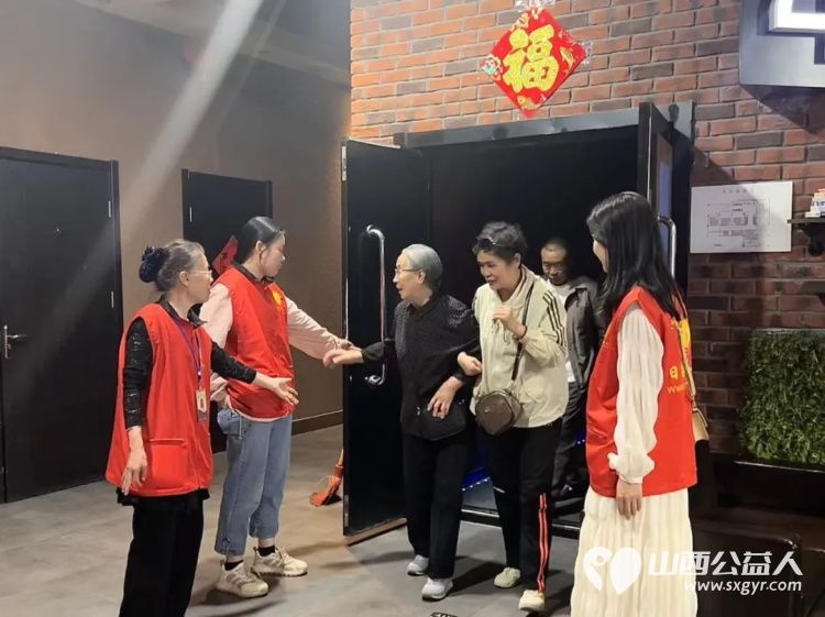 阳泉市义工联合会携阳泉九达国际影城联合邀请95位老人免费观看了热播电影《10间敢死队》让温暖陪伴点亮老人们的幸福时光 - 第13张 - 山西公益人 阳泉市义工联合会携阳泉九达国际影城联合邀请95位老人免费观看了热播电影《10间敢死队》让温暖陪伴点亮老人们的幸福时光 - 第13张