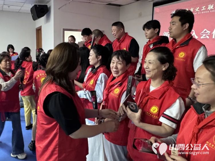 欢迎又一批新义工加入阳泉义工联合会50余名新老义工齐聚一堂共同见证一批有爱之士开启属于自己的公益征程让公益之爱一路同行永续相传 - 第7张
