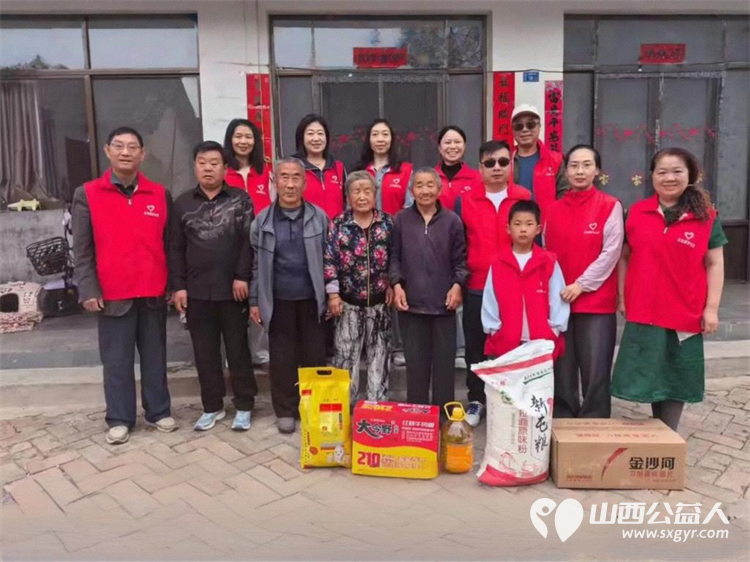 五月传温情公益暖桑榆 长治圆梦公益协会的志愿者们带着满满的关怀与物资走进长治县白家沟村为困难老人残疾家庭送去温暖与慰藉用实际行动传递公益力量 - 第5张 - 山西公益人 五月传温情公益暖桑榆 长治圆梦公益协会的志愿者们带着满满的关怀与物资走进长治县白家沟村为困难老人残疾家庭送去温暖与慰藉用实际行动传递公益力量 - 第5张