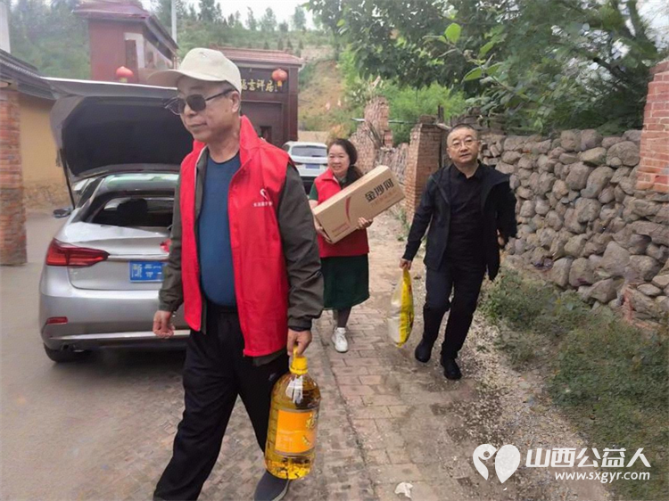 五月传温情公益暖桑榆 长治圆梦公益协会的志愿者们带着满满的关怀与物资走进长治县白家沟村为困难老人残疾家庭送去温暖与慰藉用实际行动传递公益力量 - 第21张 - 山西公益人 五月传温情公益暖桑榆 长治圆梦公益协会的志愿者们带着满满的关怀与物资走进长治县白家沟村为困难老人残疾家庭送去温暖与慰藉用实际行动传递公益力量 - 第21张