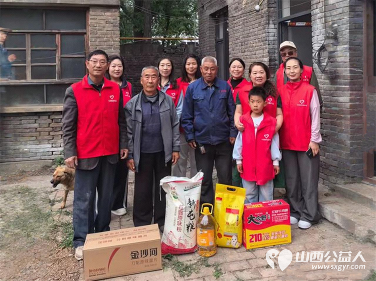 五月传温情公益暖桑榆 长治圆梦公益协会的志愿者们带着满满的关怀与物资走进长治县白家沟村为困难老人残疾家庭送去温暖与慰藉用实际行动传递公益力量 - 第3张 - 山西公益人 五月传温情公益暖桑榆 长治圆梦公益协会的志愿者们带着满满的关怀与物资走进长治县白家沟村为困难老人残疾家庭送去温暖与慰藉用实际行动传递公益力量 - 第3张