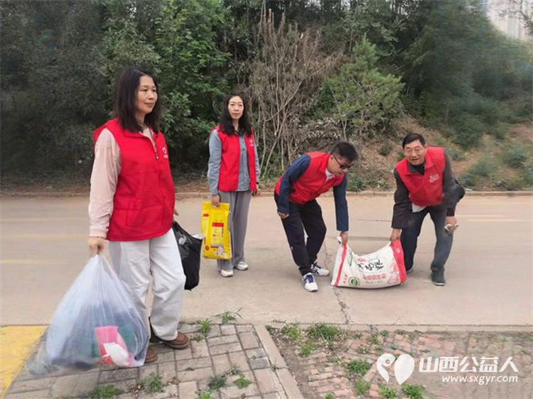 五月传温情公益暖桑榆 长治圆梦公益协会的志愿者们带着满满的关怀与物资走进长治县白家沟村为困难老人残疾家庭送去温暖与慰藉用实际行动传递公益力量 - 第16张 - 山西公益人 五月传温情公益暖桑榆 长治圆梦公益协会的志愿者们带着满满的关怀与物资走进长治县白家沟村为困难老人残疾家庭送去温暖与慰藉用实际行动传递公益力量 - 第16张