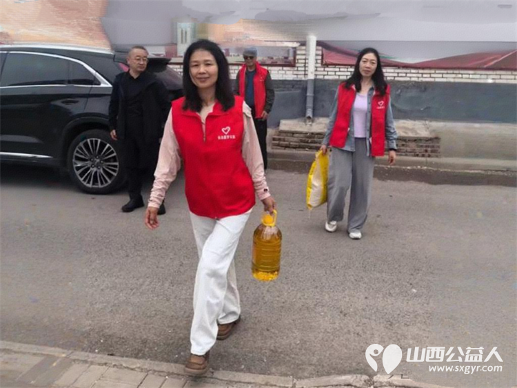 五月传温情公益暖桑榆 长治圆梦公益协会的志愿者们带着满满的关怀与物资走进长治县白家沟村为困难老人残疾家庭送去温暖与慰藉用实际行动传递公益力量 - 第15张 - 山西公益人 五月传温情公益暖桑榆 长治圆梦公益协会的志愿者们带着满满的关怀与物资走进长治县白家沟村为困难老人残疾家庭送去温暖与慰藉用实际行动传递公益力量 - 第15张
