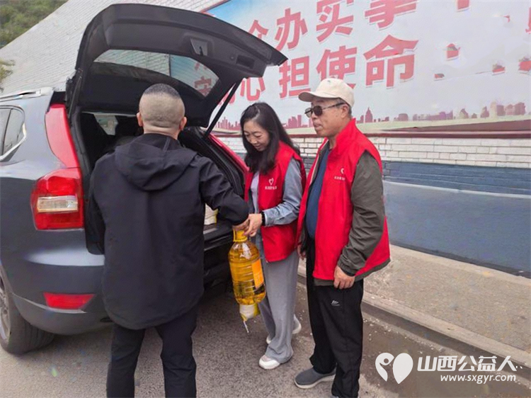 五月传温情公益暖桑榆 长治圆梦公益协会的志愿者们带着满满的关怀与物资走进长治县白家沟村为困难老人残疾家庭送去温暖与慰藉用实际行动传递公益力量 - 第14张 - 山西公益人 五月传温情公益暖桑榆 长治圆梦公益协会的志愿者们带着满满的关怀与物资走进长治县白家沟村为困难老人残疾家庭送去温暖与慰藉用实际行动传递公益力量 - 第14张
