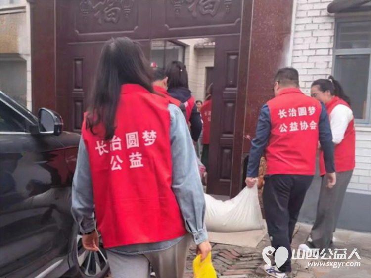 五月传温情公益暖桑榆 长治圆梦公益协会的志愿者们带着满满的关怀与物资走进长治县白家沟村为困难老人残疾家庭送去温暖与慰藉用实际行动传递公益力量 - 第10张 - 山西公益人 五月传温情公益暖桑榆 长治圆梦公益协会的志愿者们带着满满的关怀与物资走进长治县白家沟村为困难老人残疾家庭送去温暖与慰藉用实际行动传递公益力量 - 第10张