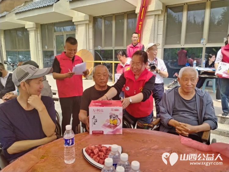 阳光助残暖人心温情陪伴筑梦想----忻州阳光爱心团队走进启翼未来工坊开展助残志愿服务团队负责人张素梅个人出资500元专项捐助以实际行动为残障朋友们送上贴心关怀 - 第5张