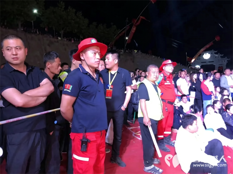 专业担当护民俗志愿坚守保平安----吕梁市中志协救援队护航石楼县道堡垣村承载乡土记忆凝聚邻里温情的民俗活动东岳庙庙会圆满完成各项活动议程 - 第5张 - 山西公益人 专业担当护民俗志愿坚守保平安----吕梁市中志协救援队护航石楼县道堡垣村承载乡土记忆凝聚邻里温情的民俗活动东岳庙庙会圆满完成各项活动议程 - 第5张