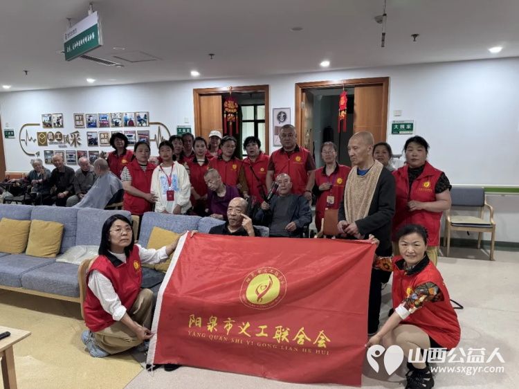 关爱老人让爱的鲜花继续传递 阳泉市义工联合会组织义工在恒爱仁和为老服务院开展为老人理发洗头洗脚剪指甲陪他们聊天听老人讲过去的故事等系列服务 - 第1张 - 山西公益人 关爱老人让爱的鲜花继续传递 阳泉市义工联合会组织义工在恒爱仁和为老服务院开展为老人理发洗头洗脚剪指甲陪他们聊天听老人讲过去的故事等系列服务 - 第1张