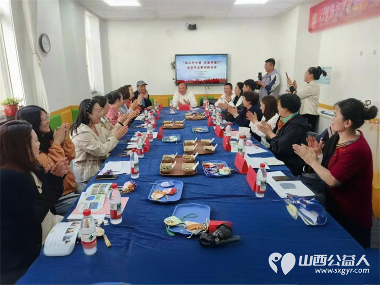 五月榴花颂母爱志愿暖心伴童行 吕梁市离石区青年志愿者协会携手离石区四叶草儿童服务中心举办指尖传中医关爱伴童行主题文明实践活动让每一个孩子都能在温暖中茁壮成长 - 第6张 - 山西公益人 五月榴花颂母爱志愿暖心伴童行 吕梁市离石区青年志愿者协会携手离石区四叶草儿童服务中心举办指尖传中医关爱伴童行主题文明实践活动让每一个孩子都能在温暖中茁壮成长 - 第6张