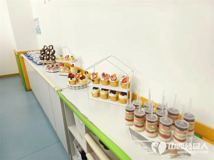 五月榴花颂母爱志愿暖心伴童行 吕梁市离石区青年志愿者协会携手离石区四叶草儿童服务中心举办指尖传中医关爱伴童行主题文明实践活动让每一个孩子都能在温暖中茁壮成长 - 第3张 - 山西公益人 五月榴花颂母爱志愿暖心伴童行 吕梁市离石区青年志愿者协会携手离石区四叶草儿童服务中心举办指尖传中医关爱伴童行主题文明实践活动让每一个孩子都能在温暖中茁壮成长 - 第3张