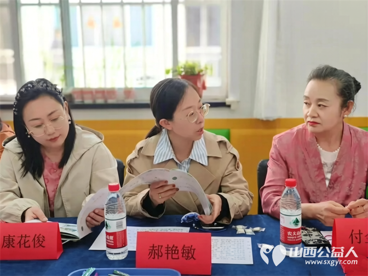 五月榴花颂母爱志愿暖心伴童行 吕梁市离石区青年志愿者协会携手离石区四叶草儿童服务中心举办指尖传中医关爱伴童行主题文明实践活动让每一个孩子都能在温暖中茁壮成长 - 第10张 - 山西公益人 五月榴花颂母爱志愿暖心伴童行 吕梁市离石区青年志愿者协会携手离石区四叶草儿童服务中心举办指尖传中医关爱伴童行主题文明实践活动让每一个孩子都能在温暖中茁壮成长 - 第10张