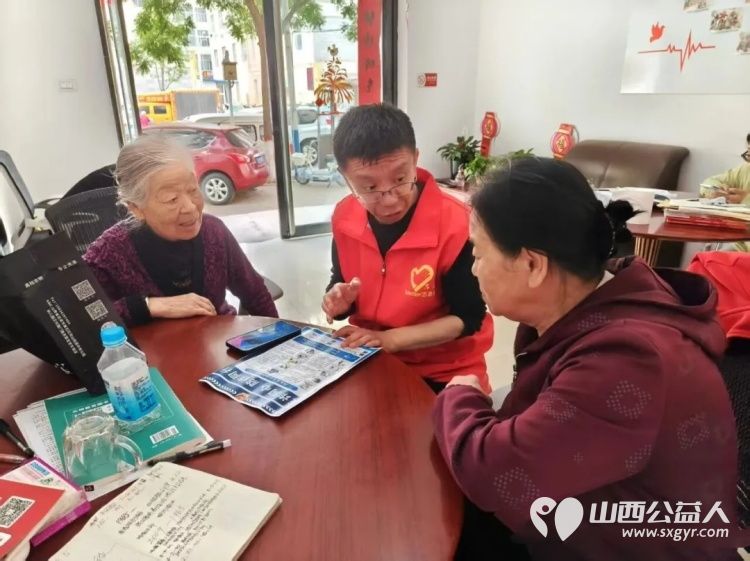 慢一点陪长辈拥抱智能 吕梁市离石区青年志愿者协会携手尉汾路社区开展智慧助老防诈护航主题爱老助老志愿服务活动 - 第6张 - 山西公益人 慢一点陪长辈拥抱智能 吕梁市离石区青年志愿者协会携手尉汾路社区开展智慧助老防诈护航主题爱老助老志愿服务活动 - 第6张