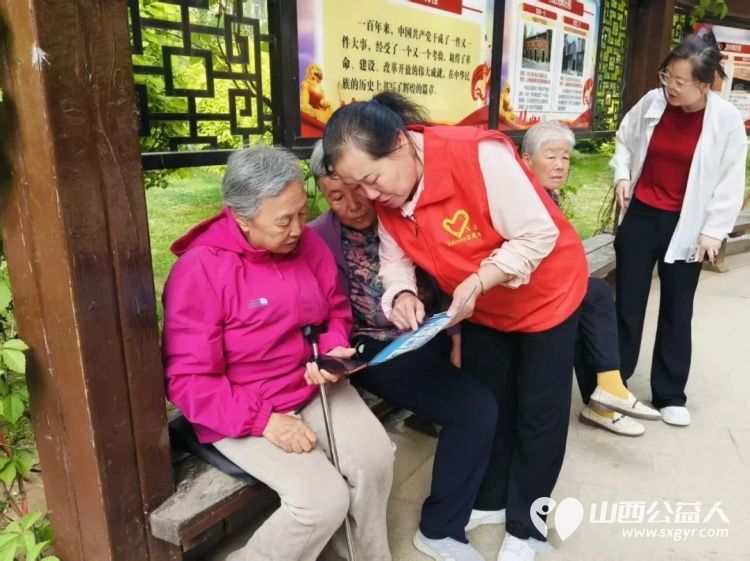 慢一点陪长辈拥抱智能 吕梁市离石区青年志愿者协会携手尉汾路社区开展智慧助老防诈护航主题爱老助老志愿服务活动 - 第5张 - 山西公益人 慢一点陪长辈拥抱智能 吕梁市离石区青年志愿者协会携手尉汾路社区开展智慧助老防诈护航主题爱老助老志愿服务活动 - 第5张