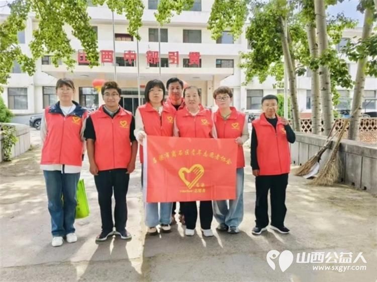 慢一点陪长辈拥抱智能 吕梁市离石区青年志愿者协会携手尉汾路社区开展智慧助老防诈护航主题爱老助老志愿服务活动 - 第1张 - 山西公益人 慢一点陪长辈拥抱智能 吕梁市离石区青年志愿者协会携手尉汾路社区开展智慧助老防诈护航主题爱老助老志愿服务活动 - 第1张
