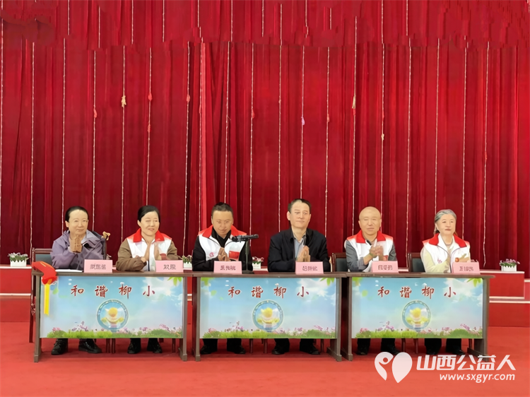 爱心助学情满校园----孝义市正能量公益团队爱心助学情满校园主题图书捐赠活动在孝义市柳湾矿学校举行林火火餐饮店服务支队捐赠科普读物作文辅导等各类优质图书2000余册 - 第2张 - 山西公益人 爱心助学情满校园----孝义市正能量公益团队爱心助学情满校园主题图书捐赠活动在孝义市柳湾矿学校举行林火火餐饮店服务支队捐赠科普读物作文辅导等各类优质图书2000余册 - 第2张