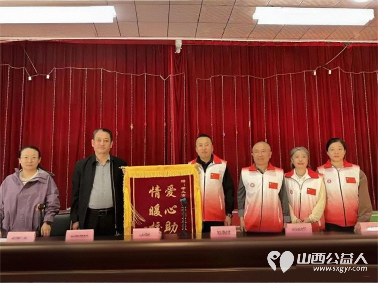 爱心助学情满校园----孝义市正能量公益团队爱心助学情满校园主题图书捐赠活动在孝义市柳湾矿学校举行林火火餐饮店服务支队捐赠科普读物作文辅导等各类优质图书2000余册 - 第3张 - 山西公益人 爱心助学情满校园----孝义市正能量公益团队爱心助学情满校园主题图书捐赠活动在孝义市柳湾矿学校举行林火火餐饮店服务支队捐赠科普读物作文辅导等各类优质图书2000余册 - 第3张