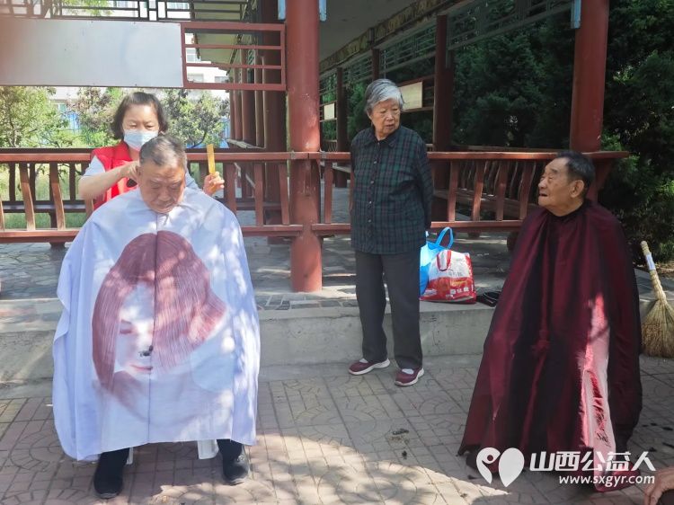 志愿服务进社区健康活动暖人心----介休市敬老协会2026年5月20日走进介休市北关街道北河沿街社区为社区所有老人爱心理发义诊 - 第5张 - 山西公益人 志愿服务进社区健康活动暖人心----介休市敬老协会2026年5月20日走进介休市北关街道北河沿街社区为社区所有老人爱心理发义诊 - 第5张