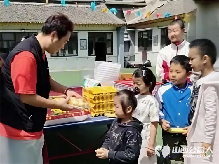 情系深山育桃李善行助学暖童心----忻州市爱心公益协会走进五台山杨柏峪小学为山区学子送去崭新校服生活物资与暖心陪伴 - 第5张