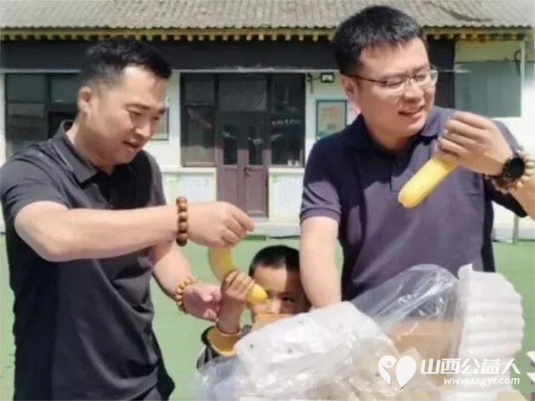 情系深山育桃李善行助学暖童心----忻州市爱心公益协会走进五台山杨柏峪小学为山区学子送去崭新校服生活物资与暖心陪伴 - 第7张