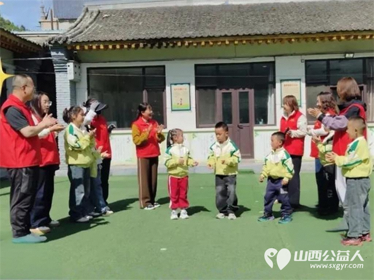 情系深山育桃李善行助学暖童心----忻州市爱心公益协会走进五台山杨柏峪小学为山区学子送去崭新校服生活物资与暖心陪伴 - 第18张