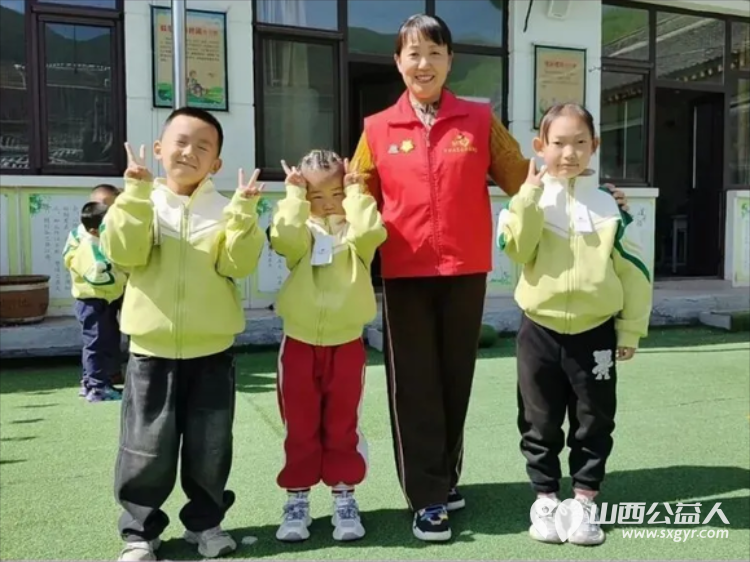 情系深山育桃李善行助学暖童心----忻州市爱心公益协会走进五台山杨柏峪小学为山区学子送去崭新校服生活物资与暖心陪伴 - 第20张