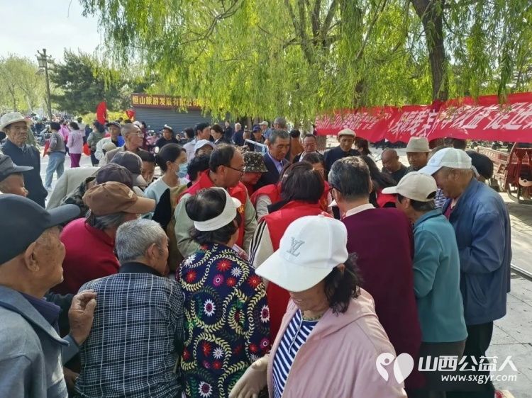 保障残疾人平等权益促进残疾人融合发展----浑源县残联开展第三十六个全国助残日系列活动发放无纺布宣传袋500余个宣传书籍1500余册现场接受咨询群众达300余人次 - 第12张