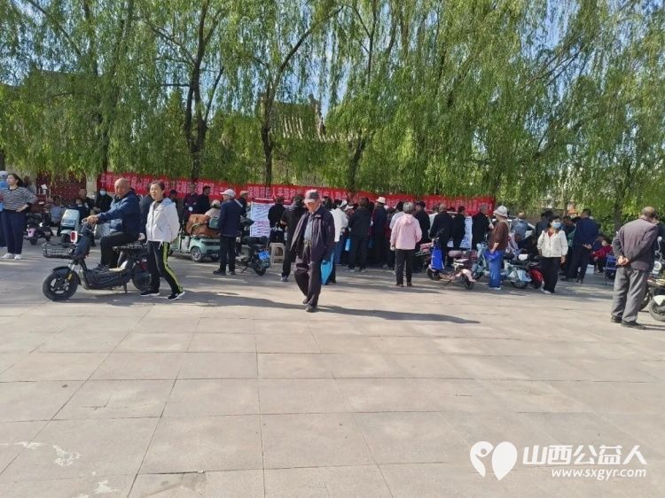 保障残疾人平等权益促进残疾人融合发展----浑源县残联开展第三十六个全国助残日系列活动发放无纺布宣传袋500余个宣传书籍1500余册现场接受咨询群众达300余人次 - 第13张