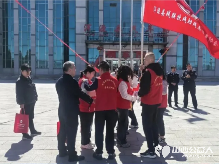 保障残疾人平等权益促进残疾人融合发展----浑源县残联开展第三十六个全国助残日系列活动发放无纺布宣传袋500余个宣传书籍1500余册现场接受咨询群众达300余人次 - 第3张