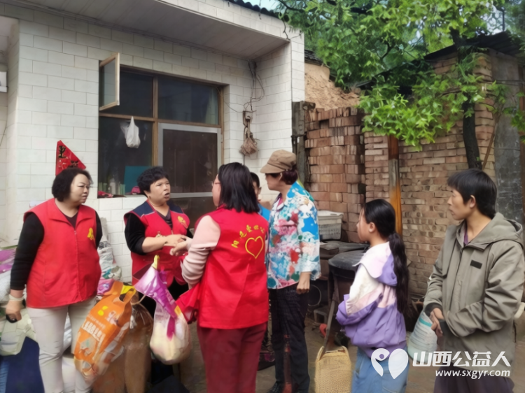 风雨无阻送温暖阳光公益暖人心 忻州阳光爱心公益团队志愿者来到忻府区庄磨镇新社村走访慰问一户特殊的困难家庭送上米面粮油方便食品生活必需品还送上了600元爱心慰问金 - 第2张
