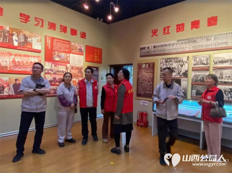 太原学花志愿服务中心志愿者在太重园区访问刘胡兰小组组长张清萍参观了刘胡兰小组事迹陈列室走进太重职工食堂对工作人员进行食品安全工作宣传及如何选购安全食品进行培训 - 第8张 - 山西公益人 太原学花志愿服务中心志愿者在太重园区访问刘胡兰小组组长张清萍参观了刘胡兰小组事迹陈列室走进太重职工食堂对工作人员进行食品安全工作宣传及如何选购安全食品进行培训 - 第8张