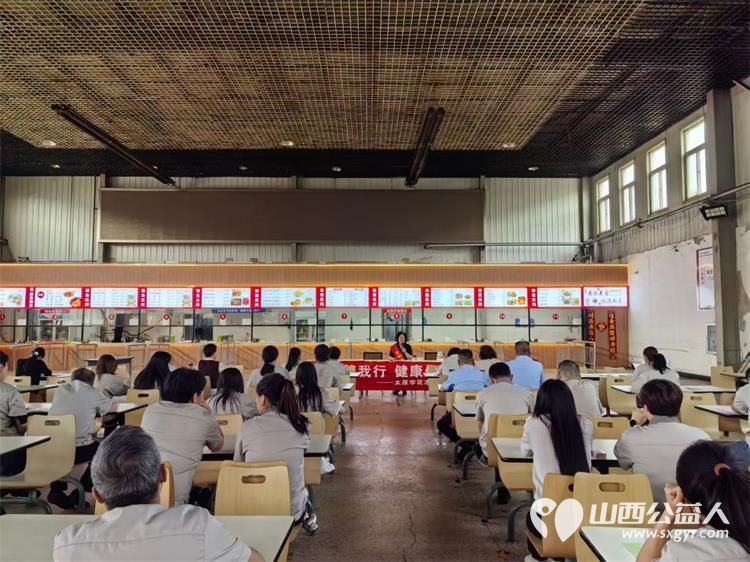 太原学花志愿服务中心志愿者在太重园区访问刘胡兰小组组长张清萍参观了刘胡兰小组事迹陈列室走进太重职工食堂对工作人员进行食品安全工作宣传及如何选购安全食品进行培训 - 第12张 - 山西公益人 太原学花志愿服务中心志愿者在太重园区访问刘胡兰小组组长张清萍参观了刘胡兰小组事迹陈列室走进太重职工食堂对工作人员进行食品安全工作宣传及如何选购安全食品进行培训 - 第12张