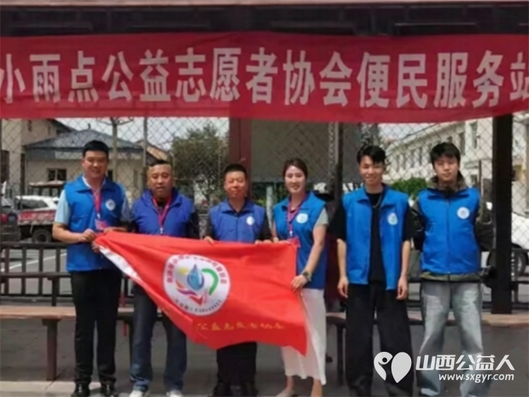 岁月静好春光可待 长治市小雨点公益志愿者协会来到协会所在地堠北庄街道杨暴村为村民开展便民服务免费理发量血压 - 第2张