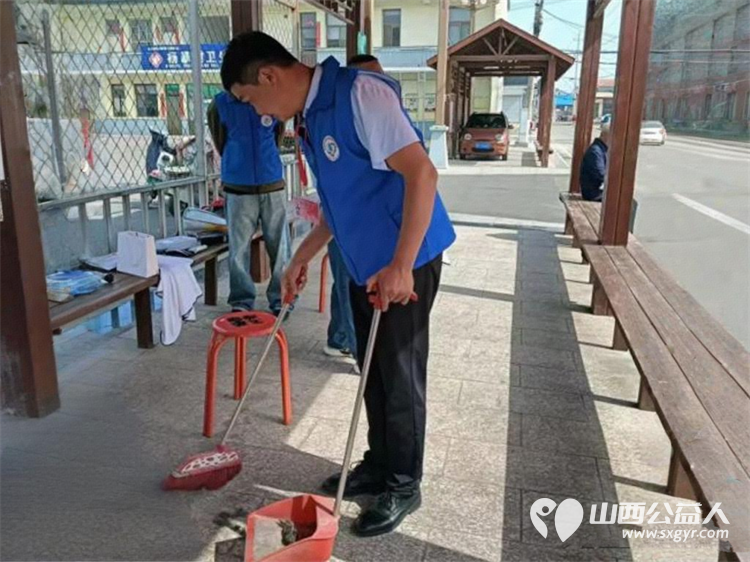 岁月静好春光可待 长治市小雨点公益志愿者协会来到协会所在地堠北庄街道杨暴村为村民开展便民服务免费理发量血压 - 第11张