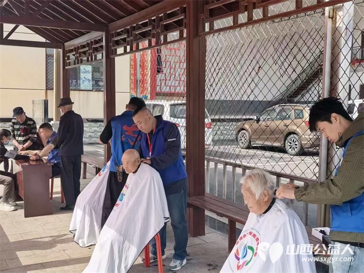 岁月静好春光可待 长治市小雨点公益志愿者协会来到协会所在地堠北庄街道杨暴村为村民开展便民服务免费理发量血压 - 第10张