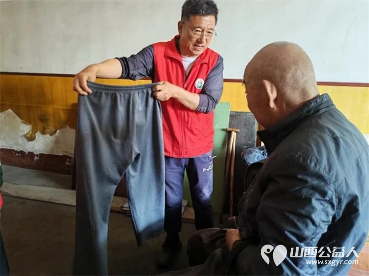 介休市敬老协会志愿者走进洪山镇上曹麻村入户88岁胡有宁老人家中为老人打扫室内外卫生刷洗锅碗瓢盆理发洗漱剪指甲做饭包饺子 - 第16张 - 山西公益人 介休市敬老协会志愿者走进洪山镇上曹麻村入户88岁胡有宁老人家中为老人打扫室内外卫生刷洗锅碗瓢盆理发洗漱剪指甲做饭包饺子 - 第16张