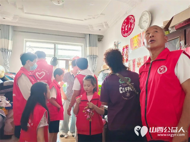 情暖六一护童心·爱心帮扶助成长----忻州市秀容公益服务中心开展困境儿童暖心慰问活动帮扶两户特殊困难儿童家庭充分展现了秀容志愿者的责任与温情 - 第6张