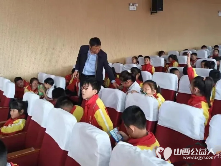 校园营养餐健康助成长 5·20学生营养日长治市正能量公益协会营养师团队为潞州区东关小学学子筑牢舌尖安全防线 - 第2张 - 山西公益人 校园营养餐健康助成长 5·20学生营养日长治市正能量公益协会营养师团队为潞州区东关小学学子筑牢舌尖安全防线 - 第2张